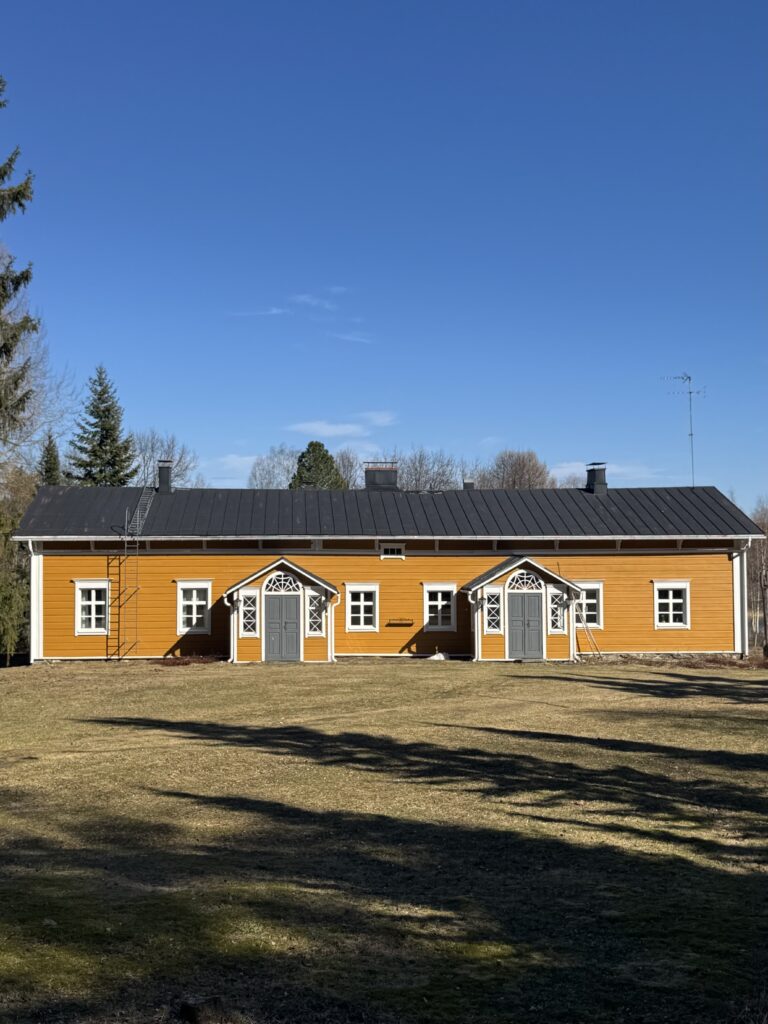 Keltainen maatalo